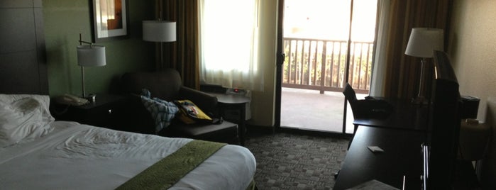 Holiday Inn Express & Suites Solana Beach-Del Mar is one of Tempat yang Disukai Richard.