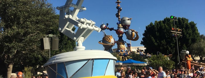 Pixar Play Parade is one of Parades.