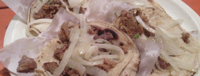 Tacos del tope is one of สถานที่ที่ Eduardo ถูกใจ.