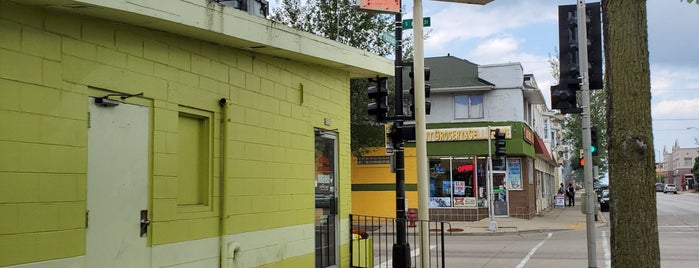 Taqueria Buenavista is one of Places to Go.