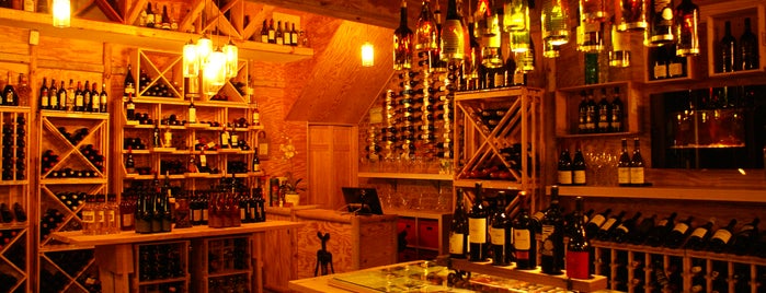 Addictive Boutique Winery is one of Jackson heights.
