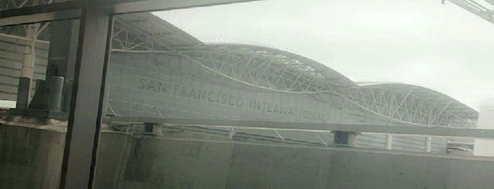 Aéroport international de San Francisco (SFO) is one of Lieux qui ont plu à George.
