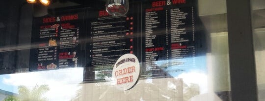 Burgers & Shakes is one of สถานที่ที่ George ถูกใจ.