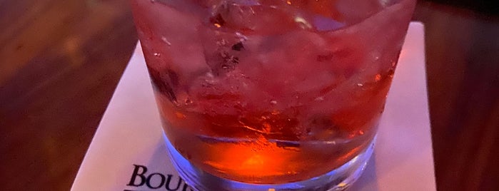 Bourbon & Bones Chophouse and Bar is one of Locais curtidos por Arturo.