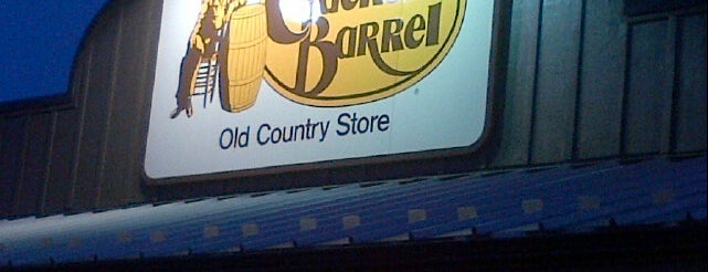 Cracker Barrel Old Country Store is one of Locais curtidos por Mario.