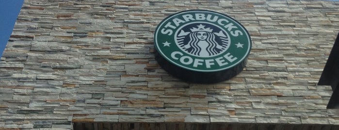 Starbucks is one of Lucila: сохраненные места.