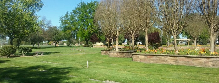 Cherokee Memorial Park is one of Tempat yang Disukai Rob.