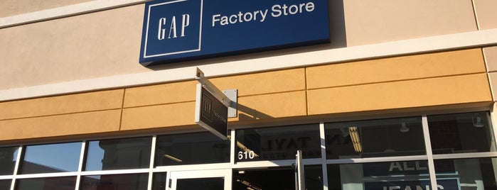 Gap Factory Store is one of Posti che sono piaciuti a Bryan.