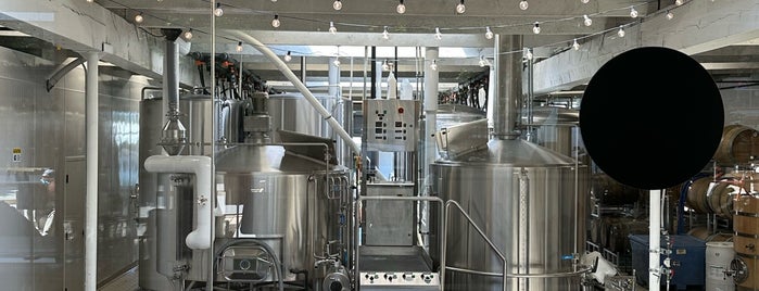 33 Acres Brewing Company is one of Vancouver / British Columbia / Kanada.