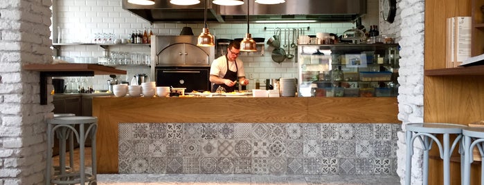 Nejen Bistro is one of Locais curtidos por Martin.