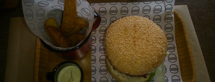 Haus Burger Bar is one of Tempat yang Disukai Annie.