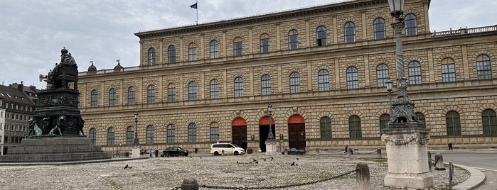 Residenztheater is one of München.