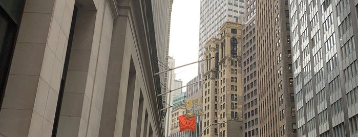 NYSE Freedom Hall is one of สถานที่ที่ Ken ถูกใจ.