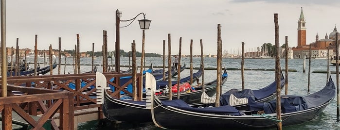 Laguna di Venezia is one of Tempat yang Disukai Carl.