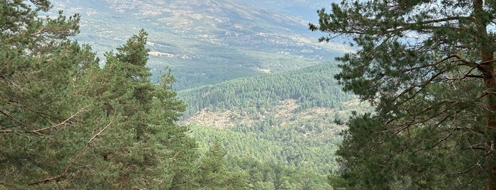 Puerto De Canencia is one of Sitios para fotos.