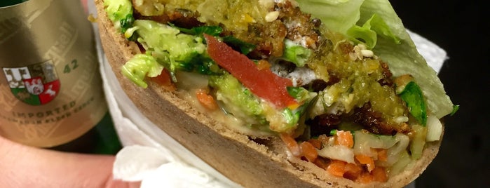 The King of Falafel – Mo’s kleiner Imbiss is one of Berlin auf die Hand.