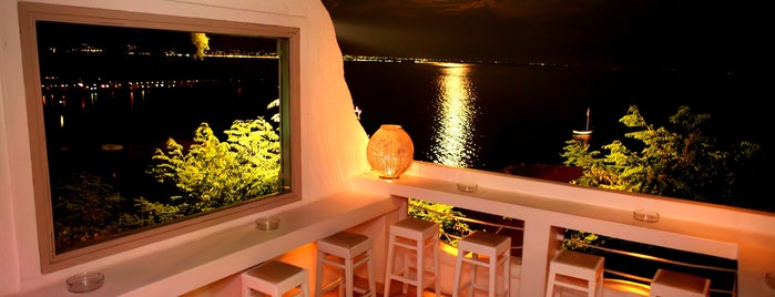 Mistral Seaside Bar is one of Lugares guardados de Sotiris T..