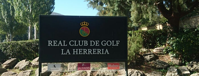 Cafeteria. Club De Golf La Herrería. is one of a probar Sierra.