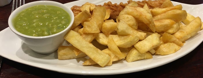 fish and chips 149 is one of Carlさんのお気に入りスポット.