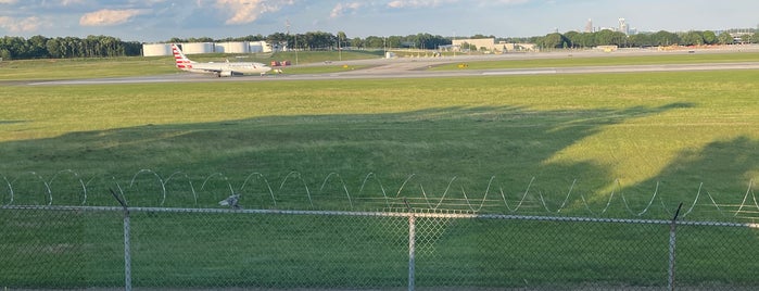 Airport Overlook is one of Locais salvos de Kimmie.