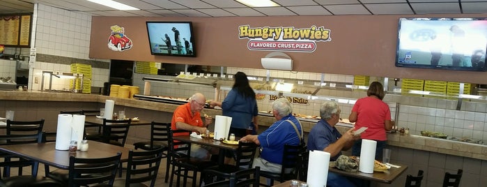 Hungry Howies is one of สถานที่ที่ Lizzie ถูกใจ.
