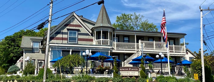 Crowne Pointe Historic Inn & Spa is one of สถานที่ที่ Joe ถูกใจ.