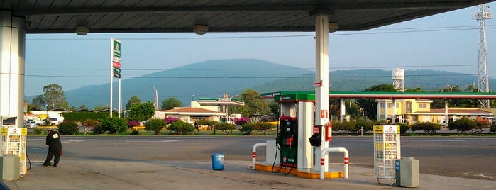 Gasolinera Las Cuatas is one of tonatiuh : понравившиеся места.