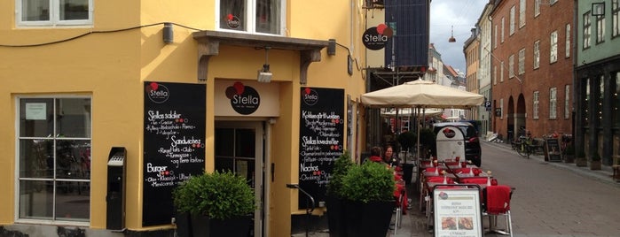 Café Stella is one of สถานที่ที่ Murat ถูกใจ.