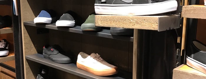 Vans is one of Toddさんのお気に入りスポット.