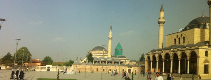 Mausoleo di Mevlana is one of Posti che sono piaciuti a Özgür.
