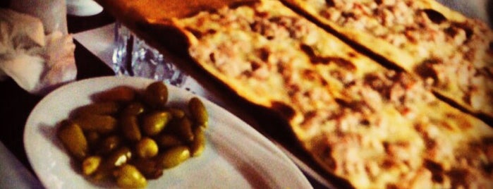 Sedir Restaurant is one of Posti che sono piaciuti a Barış.