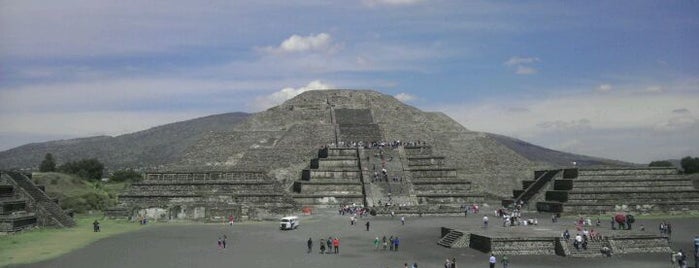 Zona Arqueológica de Teotihuacán is one of Bunny's birthday.