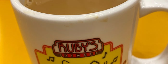 Ruby's Diner is one of Lugares favoritos de Phillip.