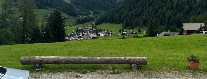 L Mulinè is one of Wolkenstein.