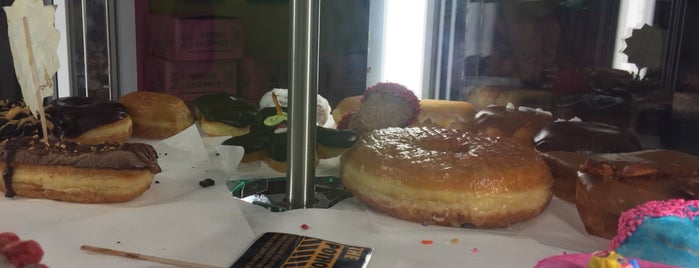 Voodoo Doughnut is one of Locais curtidos por Opp.
