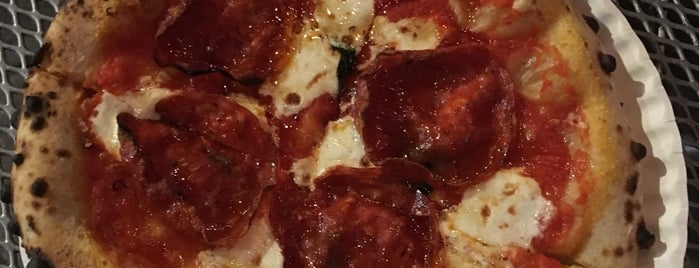 Roberta's Pizza is one of Lugares favoritos de David.