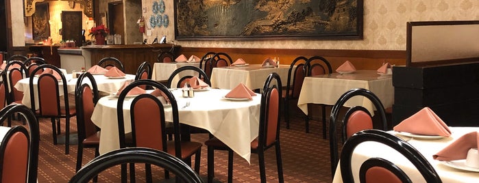 The Great Wall Chinese Restaurant is one of Locais curtidos por Anoush.