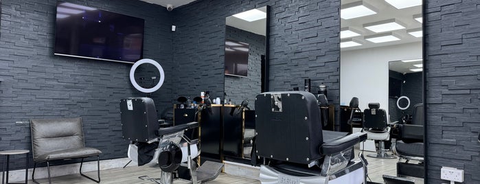 Crown Hair Studio is one of Manchester,Uk🇬🇧.