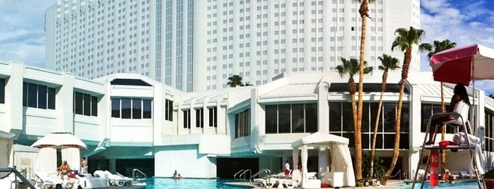 Tropicana Resort Pool is one of Posti che sono piaciuti a Mike.