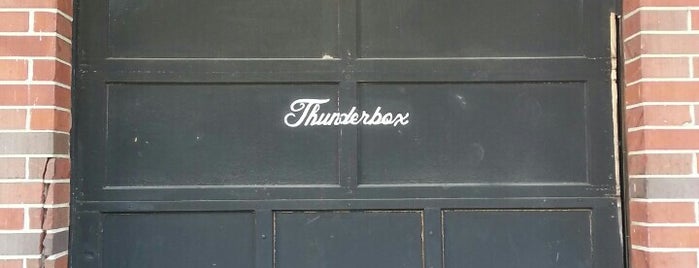 thunderbox is one of Orte, die Chester gefallen.
