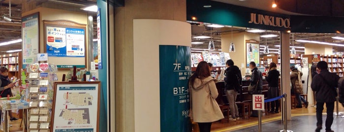 ジュンク堂書店 ロフト名古屋店 is one of 書店 (书店).