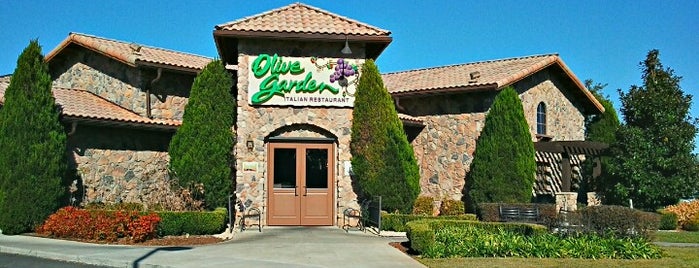 Olive Garden is one of Tempat yang Disukai B David.