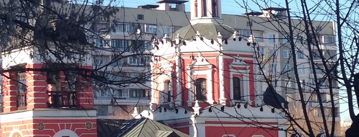 Храм Живоначальной Троицы is one of Дома.