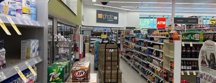 Walgreens is one of Ashleyさんのお気に入りスポット.