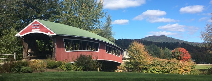 Wentworth Golf Club is one of Lugares favoritos de Heidi.