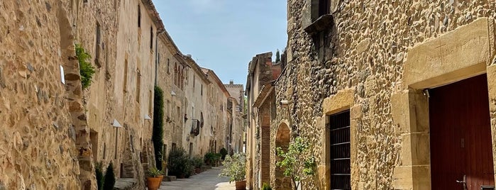 Monells is one of Castillos y pueblos medievales.