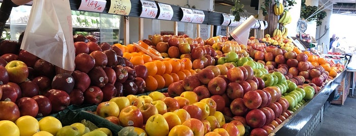 Hollywood Farmer's Market is one of Tempat yang Disukai Maria Thereza.