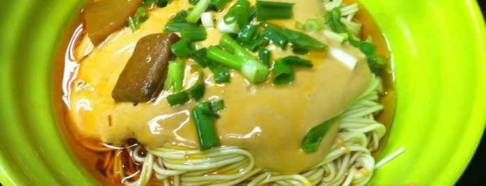 张记牛肉面馆 is one of 上海美食.