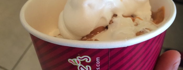 Menchie's is one of JàNayさんのお気に入りスポット.