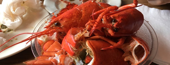 Boston Lobster Feast is one of Locais curtidos por Jessica.